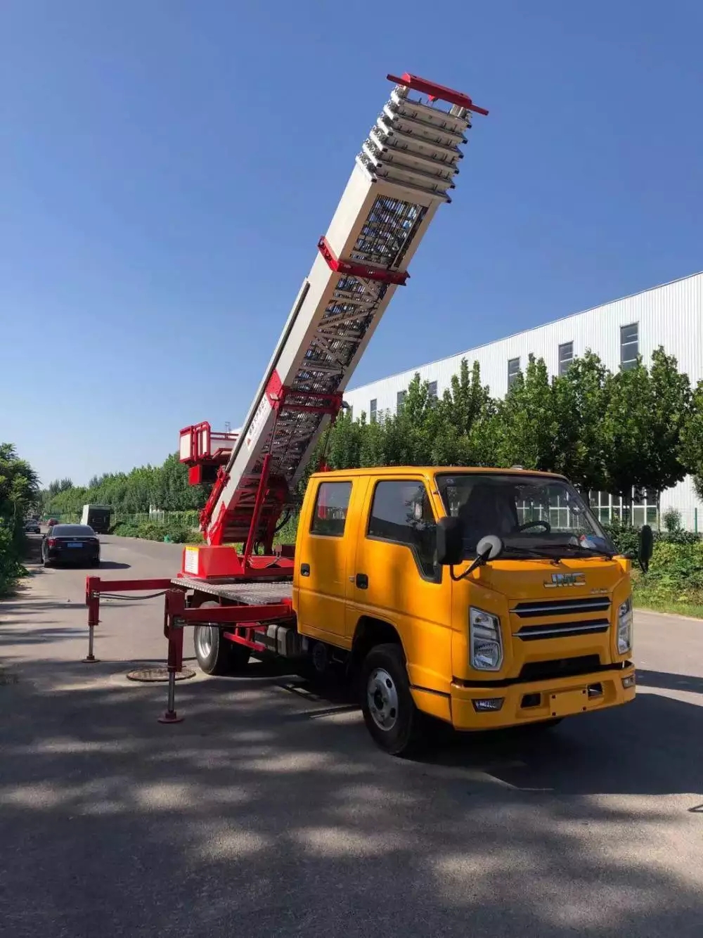 碧江附近的云梯车出租服务：轻松解决高空作业需求